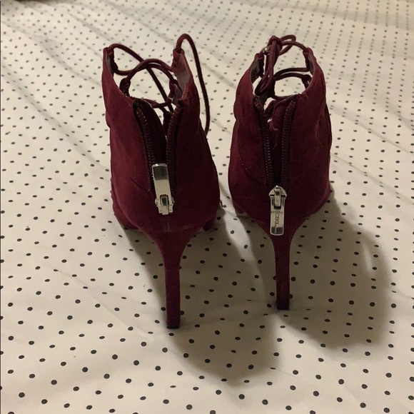 Burgundy high heels with lace detail - Picture 3 of 5